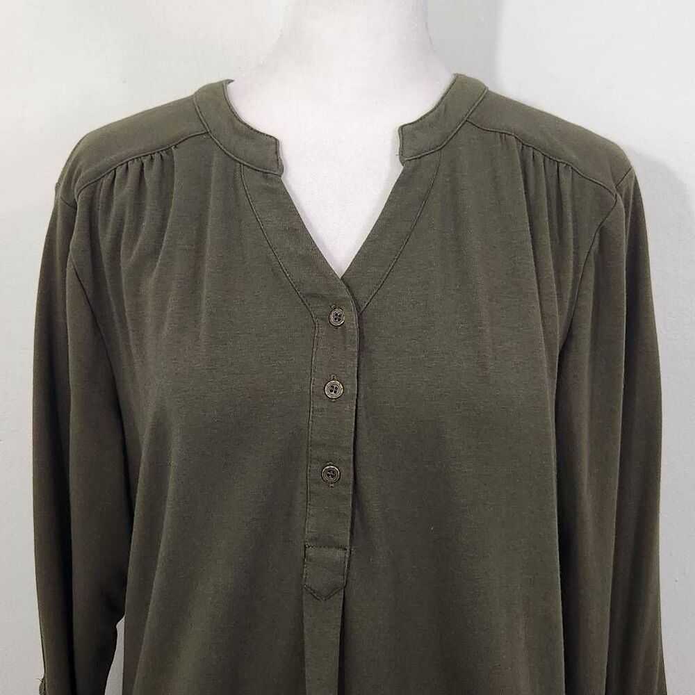 D&Co. Dark Green Knit Top Size Medium Olive Green Half-Button Top Green Blouse - Picture 2 of 6
